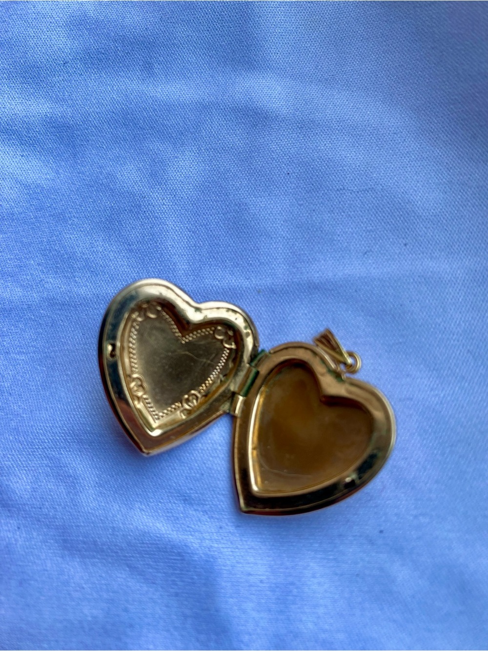 Vtg Solid 14K Gold Heart Locket Engraved Floral Shield Pendant Appx 5g Authentic - Picture 6 of 16